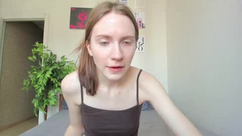 kelly_gerzikaaa online show from April 14, 2026, 5:35 am