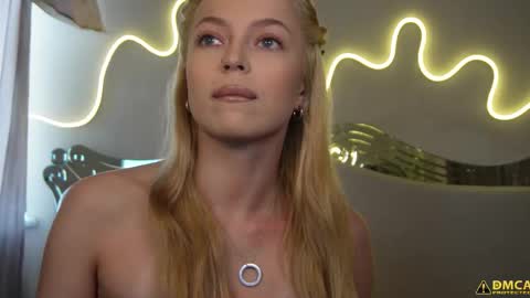 Kelly online show from September 17, 2025, 5:20 am