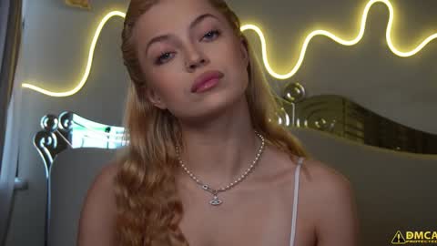 Kelly online show from November 8, 2025, 5:29 am