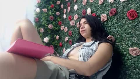 Snapshot of kelly_queenpussy chatting on October 24, 2025, 6:37 pm KEY online show from October 24, 2025, 6:37 pm