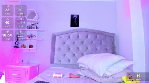 Snapshot of kellymillian_ chatting on December 7, 2024, 7:43 pm kellyMillian online show from December 7, 2024, 7:43 pm