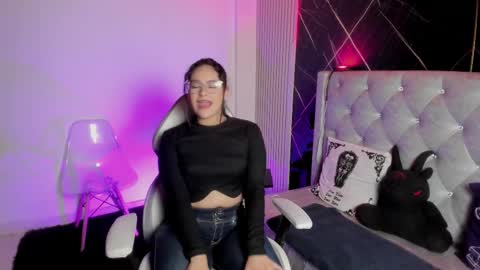 kellymurmonth online show from December 2, 2025, 2:39 am