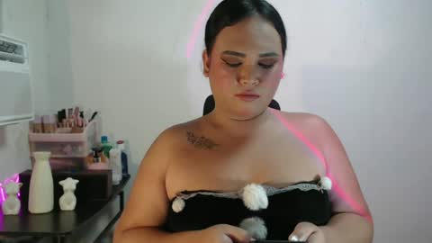 KELLY MCDOLEN online show from May 23, 2026, 5:50 pm