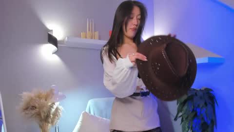 kellyy_bern online show from June 4, 2026, 1:22 am