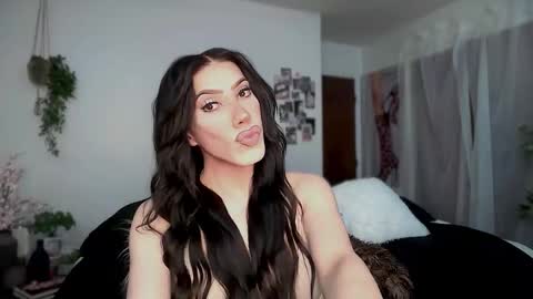 Kelsi  online show from March 3, 2026, 12:28 am