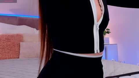 kelsi_di online show from April 15, 2026, 5:25 am