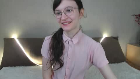 Kelsirabenold online show from March 19, 2026, 5:22 am