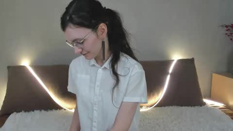 Kelsirabenold online show from March 23, 2026, 5:11 am