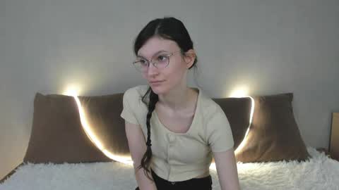 Kelsirabenold online show from April 2, 2026, 5:16 am