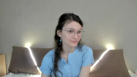 Kelsirabenold online show from April 16, 2026, 5:19 am