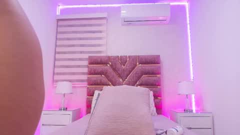 Snapshot of kemdall_lopez chatting on February 19, 2026, 3:02 am kemdall lopez online show from February 19, 2026, 3:02 am