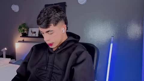   online show from October 11, 2025, 11:53 am