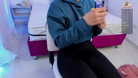 Snapshot of kendal_jhonsson chatting on December 23, 2024, 11:47 am kendal_jhonsson online show from December 23, 2024, 11:47 am