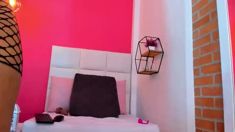 Camila online show from September 18, 2025, 12:29 pm