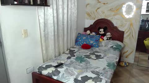 kendall  online show from November 25, 2025, 5:40 am