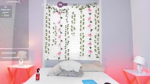 Snapshot of kendallrosse1 chatting on December 19, 2024, 3:52 pm Kendal online show from December 19, 2024, 3:52 pm