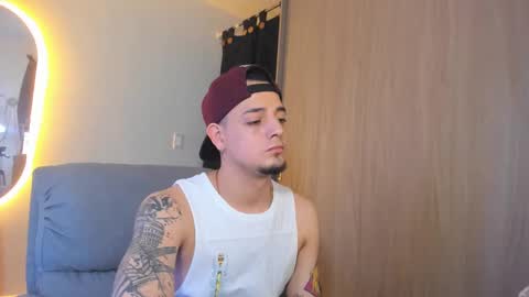 Snapshot of kendel_dimitri chatting on February 4, 2025, 5:10 am kendel_dimitri online show from February 4, 2025, 5:10 am