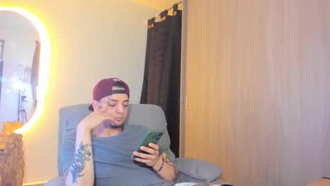 Snapshot of kendel_dimitri chatting on February 12, 2025, 6:51 am kendel_dimitri online show from February 12, 2025, 6:51 am