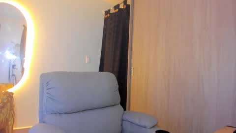 Snapshot of kendel_dimitri chatting on February 17, 2025, 5:04 am kendel_dimitri online show from February 17, 2025, 5:04 am