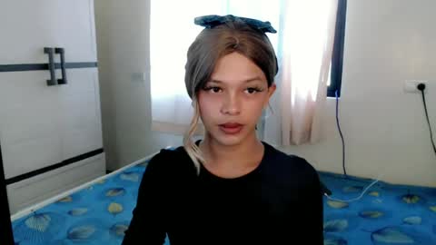 kendra_lunaxx online show from June 18, 2026, 2:12 am