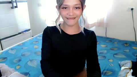 kendra_lunaxx online show from June 19, 2026, 6:40 am