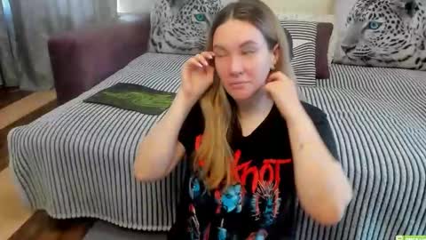 Snapshot of kendra_xx_ chatting on April 29, 2026, 12:37 am Kendra online show from April 29, 2026, 12:37 am