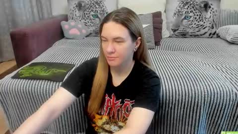 Snapshot of kendra_xx_ chatting on May 3, 2026, 11:44 pm Kendra online show from May 3, 2026, 11:44 pm