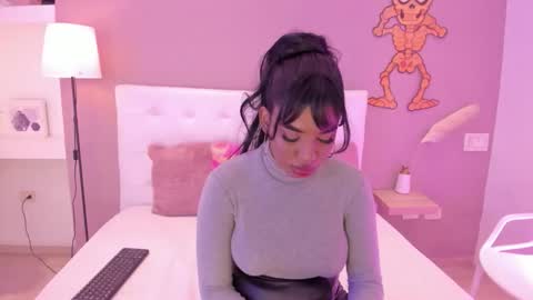 kendrachavez_ online show from November 7, 2025, 9:37 pm