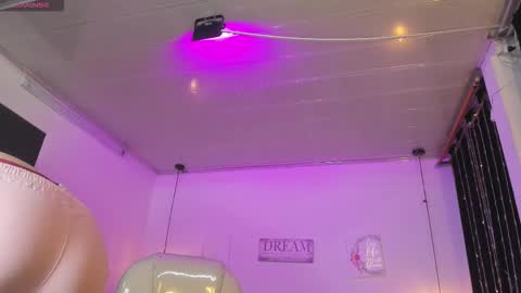 kendry_fox420_ online show from February 3, 2026, 2:53 am