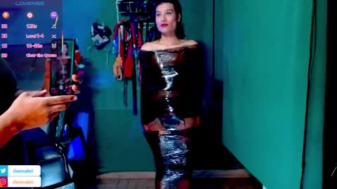 Snapshot of kenllyhot_and_valeriahell chatting on March 6, 2025, 12:52 pm Valeria slave online show from March 6, 2025, 12:52 pm