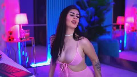 Kendra online show from December 20, 2025, 2:46 pm