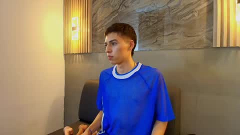 kenny_hank online show from June 3, 2026, 4:04 am
