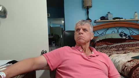 Snapshot of kent_ham chatting on May 1, 2026, 6:23 pm kent_ham online show from May 1, 2026, 6:23 pm