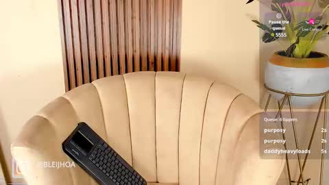 Snapshot of kenykitty chatting on December 17, 2024, 10:44 am Keny Kitty  Onlyfans Kenayfoxx online show from December 17, 2024, 10:44 am