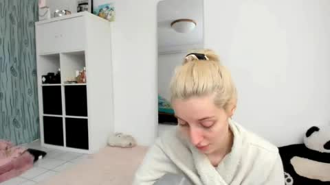 Kenzie online show from May 24, 2026, 1:38 pm