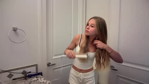 Snapshot of kenziesmithh chatting on October 3, 2025, 9:23 pm kenziesmithh online show from October 3, 2025, 9:23 pm