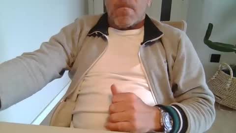Snapshot of kermitgp3 chatting on April 19, 2026, 4:28 pm Anton online show from April 19, 2026, 4:28 pm