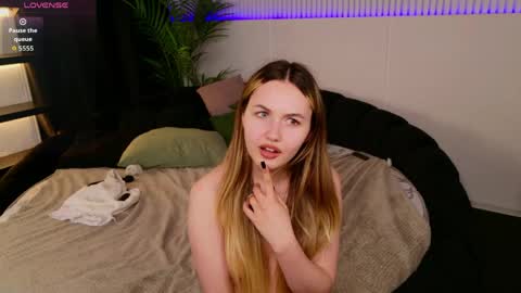 Snapshot of kerry_mell chatting on April 19, 2026, 6:10 pm kerry_mell online show from April 19, 2026, 6:10 pm