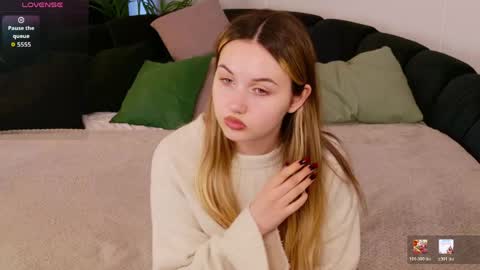 Snapshot of kerry_mell chatting on April 20, 2026, 12:08 pm kerry_mell online show from April 20, 2026, 12:08 pm