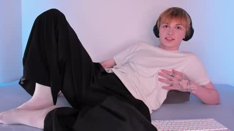 Snapshot of kessy_white chatting on July 29, 2026, 8:07 pm Kessy online show from July 29, 2026, 8:07 pm