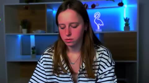 keuli_li online show from January 13, 2026, 6:08 am