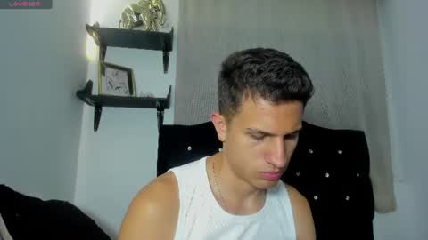 Snapshot of kevin_ahs1 chatting on July 28, 2026, 11:37 pm Kevin Ahs online show from July 28, 2026, 11:37 pm