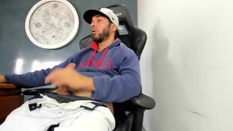 Snapshot of kevin_bronx chatting on February 10, 2025, 2:26 pm Kevin online show from February 10, 2025, 2:26 pm