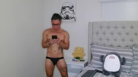 Snapshot of kevinkham chatting on October 20, 2025, 11:38 pm kevinkham online show from October 20, 2025, 11:38 pm