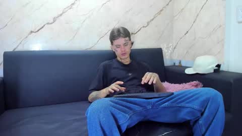 Snapshot of kevinperlas_ chatting on November 24, 2025, 8:41 pm kevinperlas_ online show from November 24, 2025, 8:41 pm