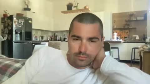 kevinpillobello online show from May 3, 2026, 7:14 am