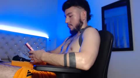 kevinsantiag0 online show from December 16, 2025, 1:54 am