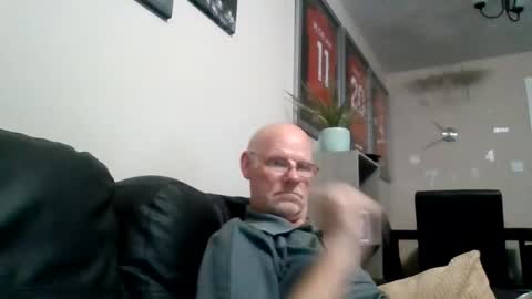kevlooking4sez online show from August 9, 2026, 9:42 pm