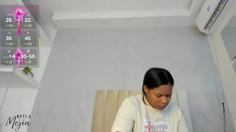Snapshot of keyla_mejia chatting on May 17, 2026, 12:01 pm Keyla online show from May 17, 2026, 12:01 pm