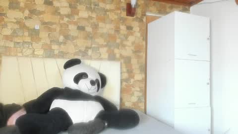 Khami online show from April 9, 2026, 6:24 pm